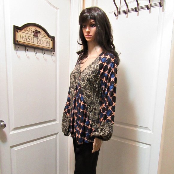 New L/ S Ladies Blouse Look no buttons M & L - Picture 4 of 15